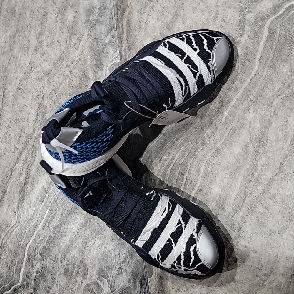 NWT Men's Size 10.5 Adidas Trae Young Sneakers